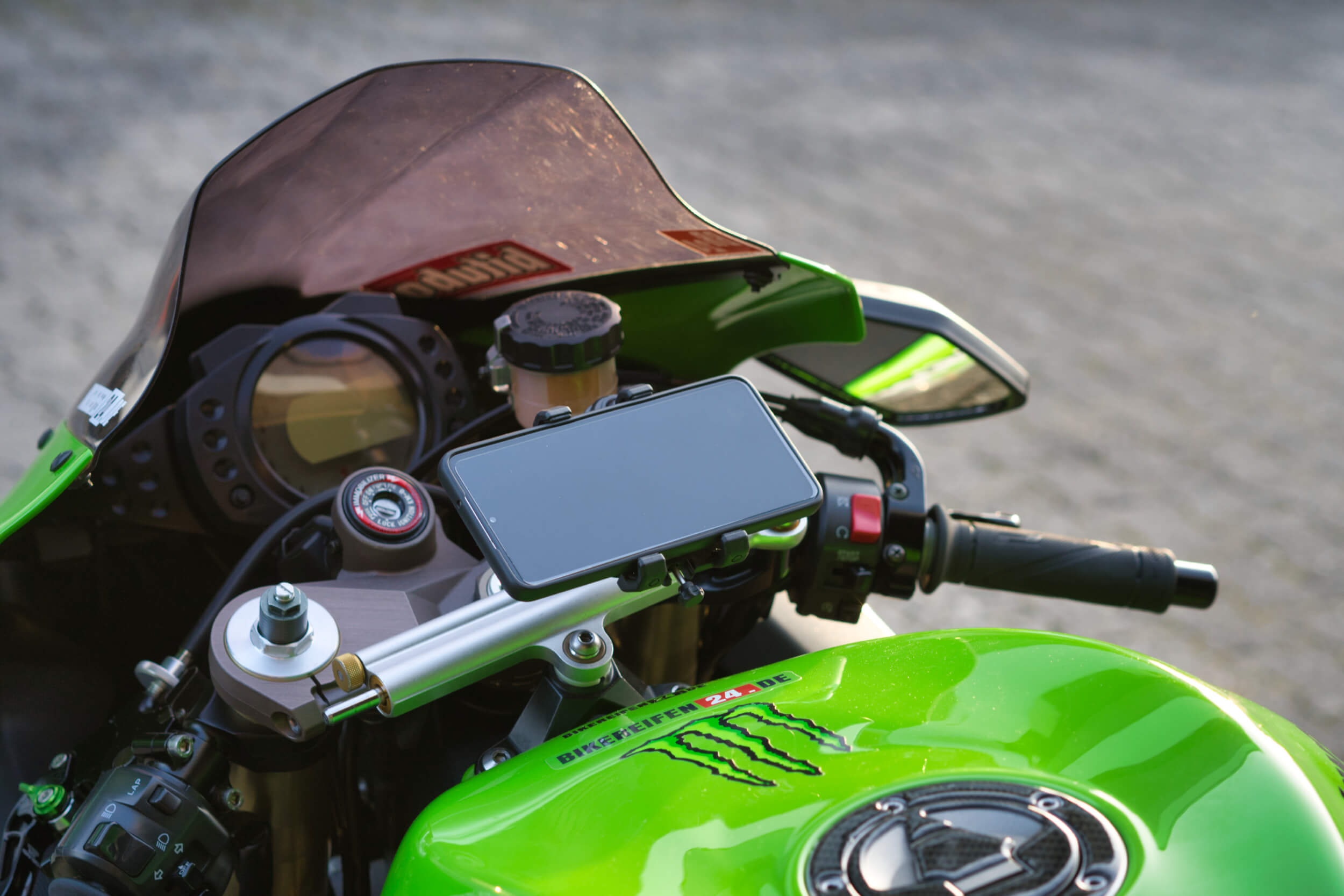 SP Connect Universalhalter auf Supersport SP Connect Universalhalter auf Supersport
