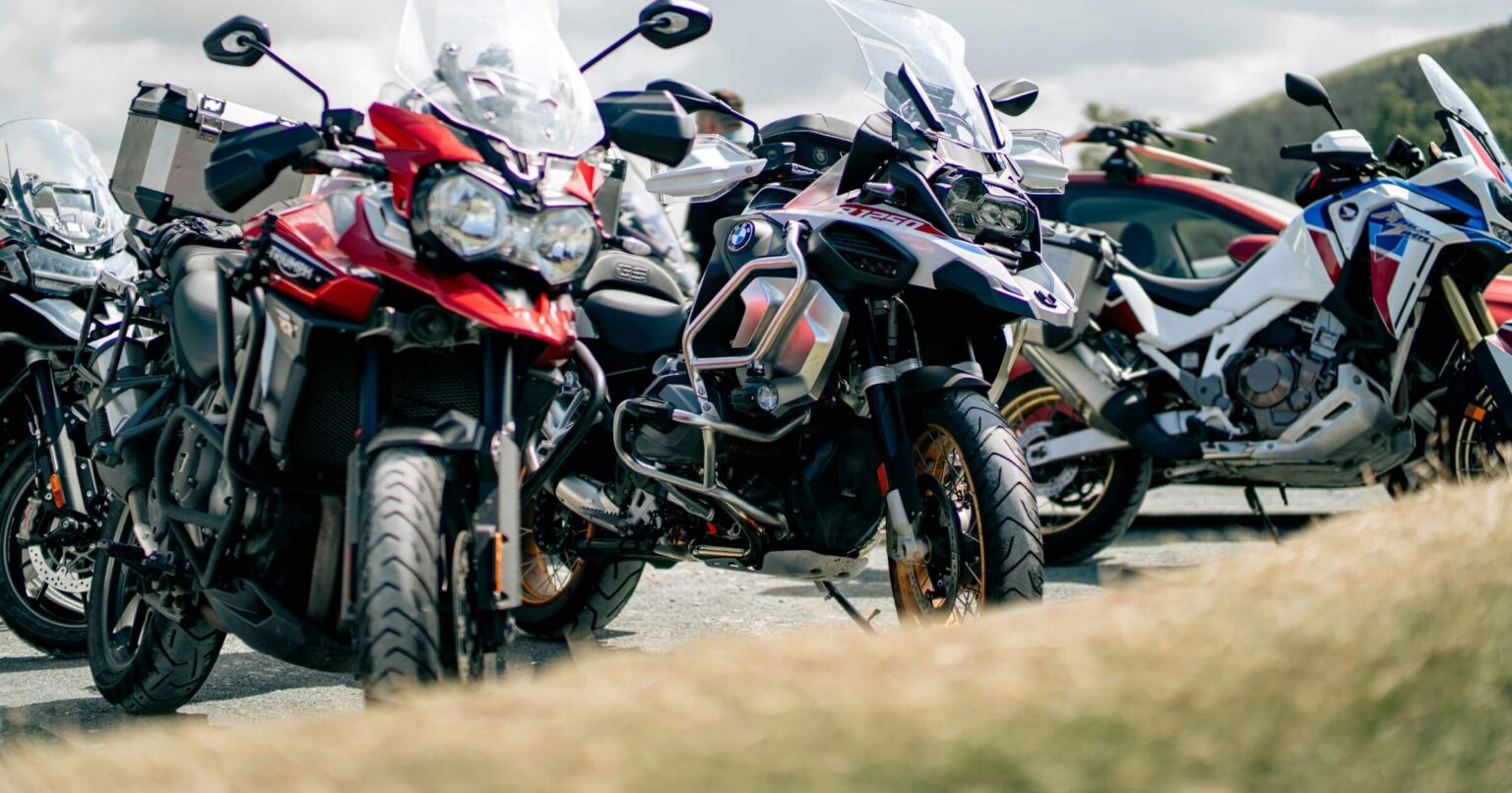 Wie man eine Motorradtour fuer eine Gruppe organisiert Tipps