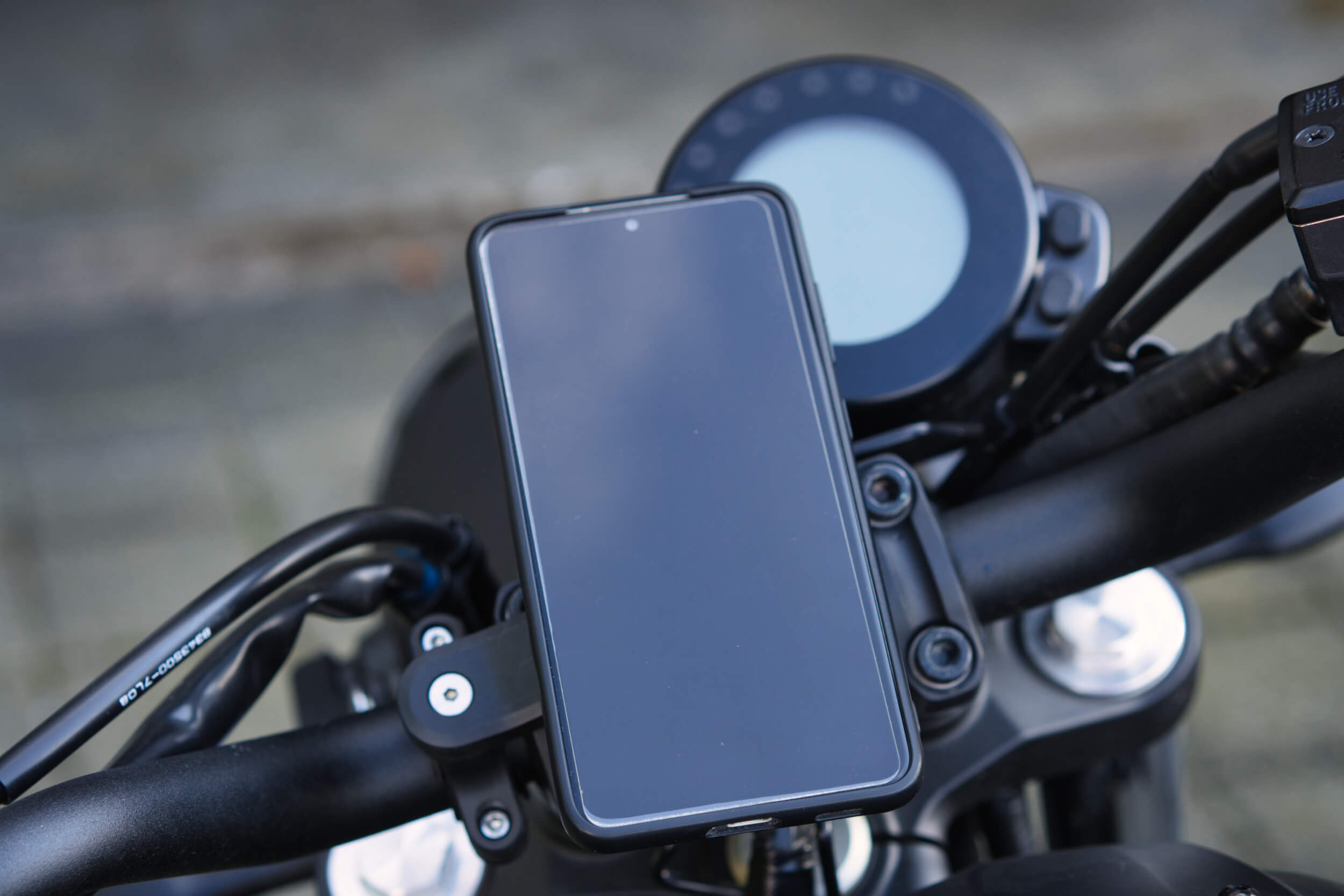Quad Lock Motorradlenker Halter mit Smartphone Quad Lock Motorradlenker Halter mit Smartphone