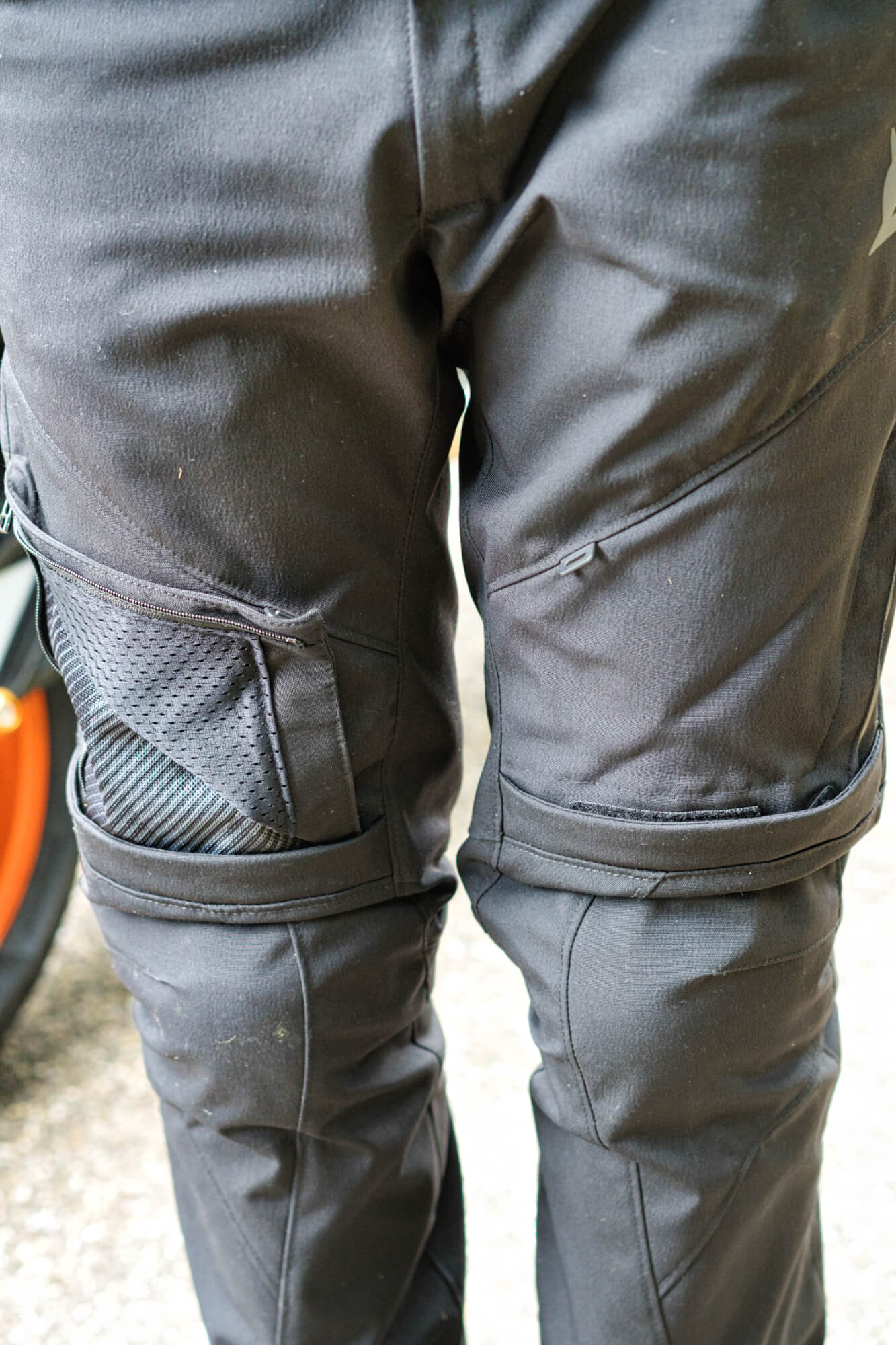 Dainese Drake 2 Air Textilhose Belueftung auf und zu
